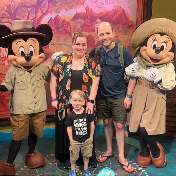 Meet your Posher, Lisa - Picture 1 of 2